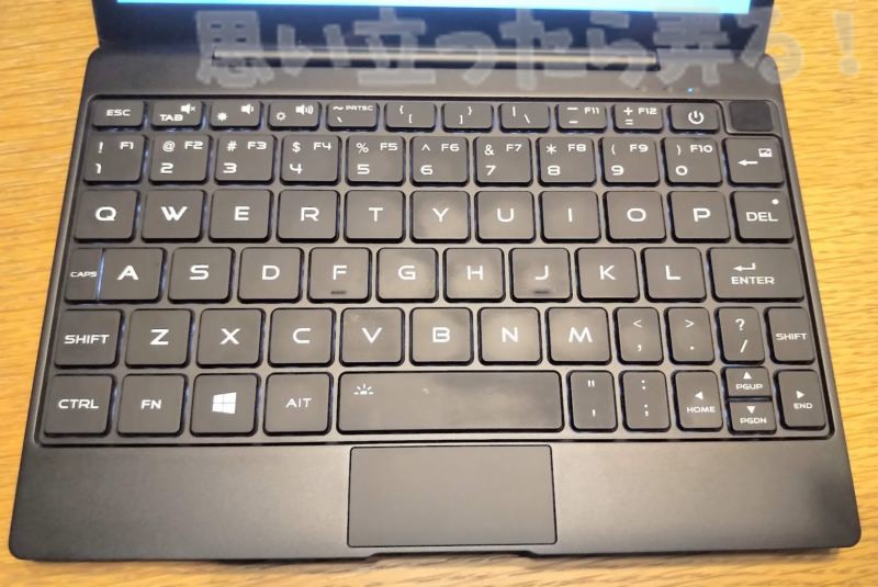 初期化している間にMAG1の外観というかキーボードから眺めまくってみる