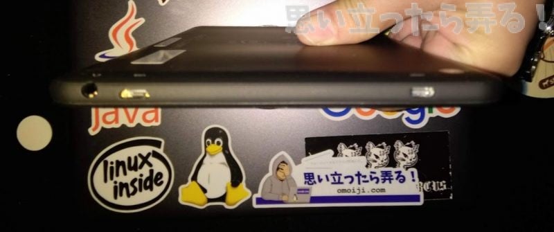 W2Proタブレットの上側のヘッドフォンジャックを確認した