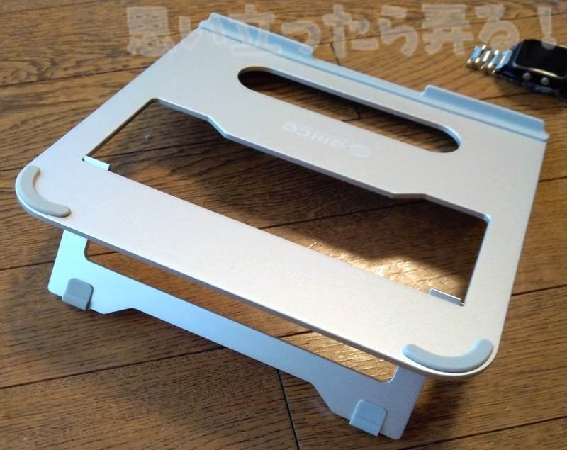 MacBookが触れる部分にはシリコン素材でしっかりとカバーされている