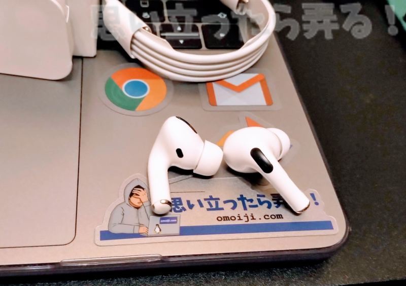 偽物AirPods Proイヤホンの外観。素人には本物と見分けつかない...