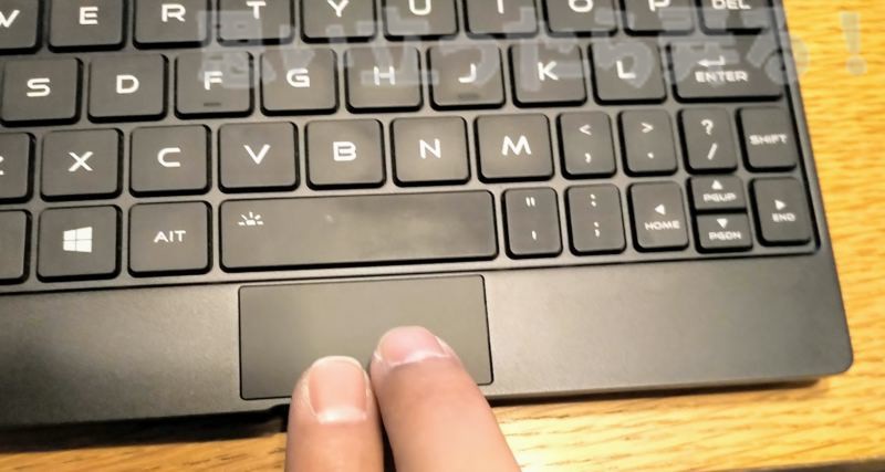UMPC MAG1のスライドパッドは小さいながらも2本指スライドもなんとかできるサイズ感