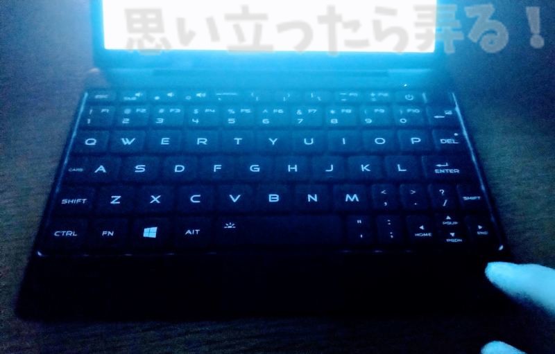 キーボードライト点灯前の状態のMAG1