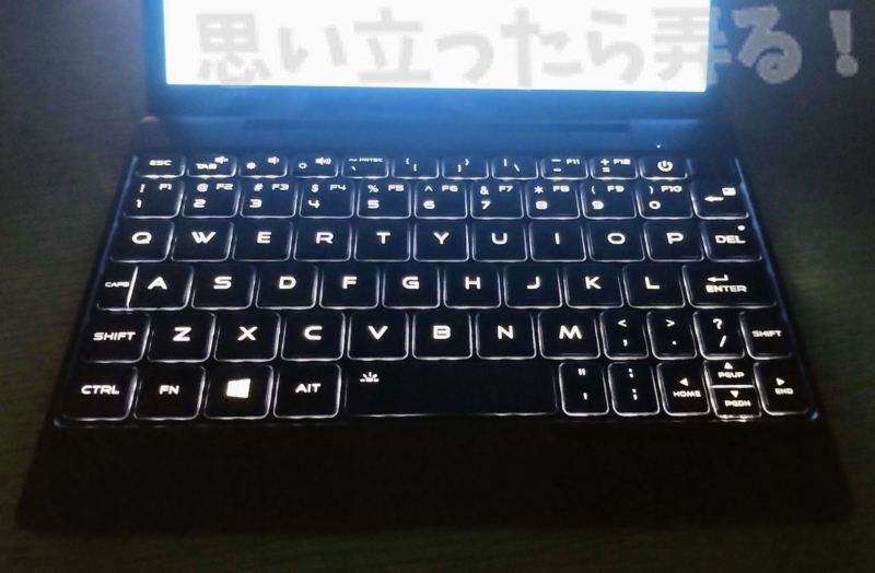 キーボードライトが点灯するとかなりくっきりとキーの刻印が確認できる