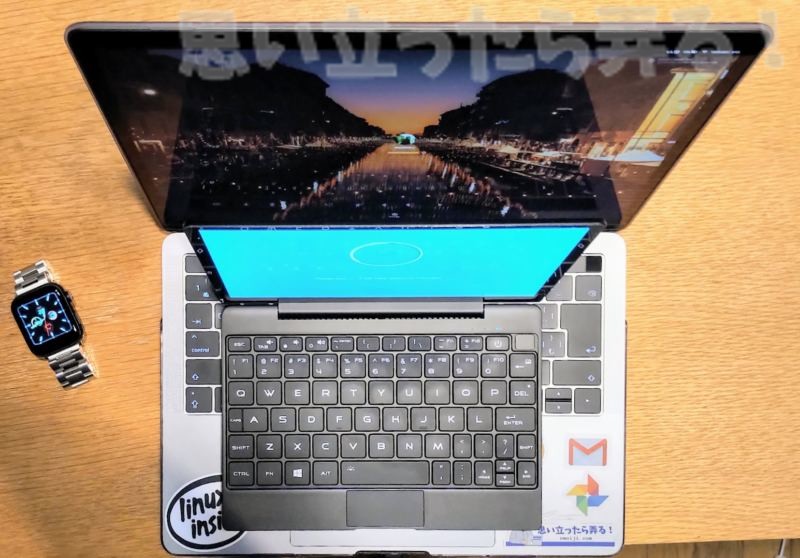 UMPC MAG1 外観はとてもコンパクトなのに高性能なUMPC