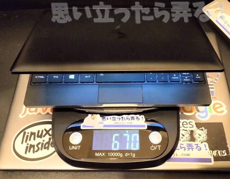 UMPC MAG1の重量は実測で670g