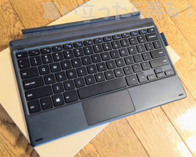 CHUWI UBook 専用キーボードはタッチパッドも付属