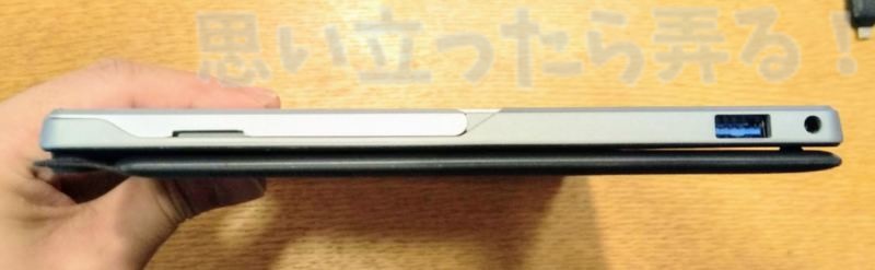 CHUWI UBookのサイドには豊富なポート類が装備されている