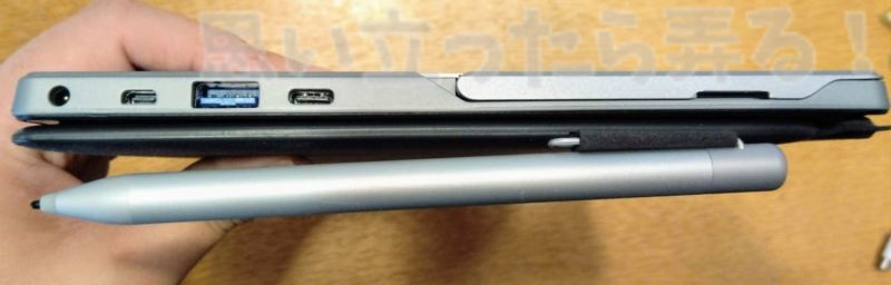 CHUWI UBookの側面にはType-Cコネクタも備える