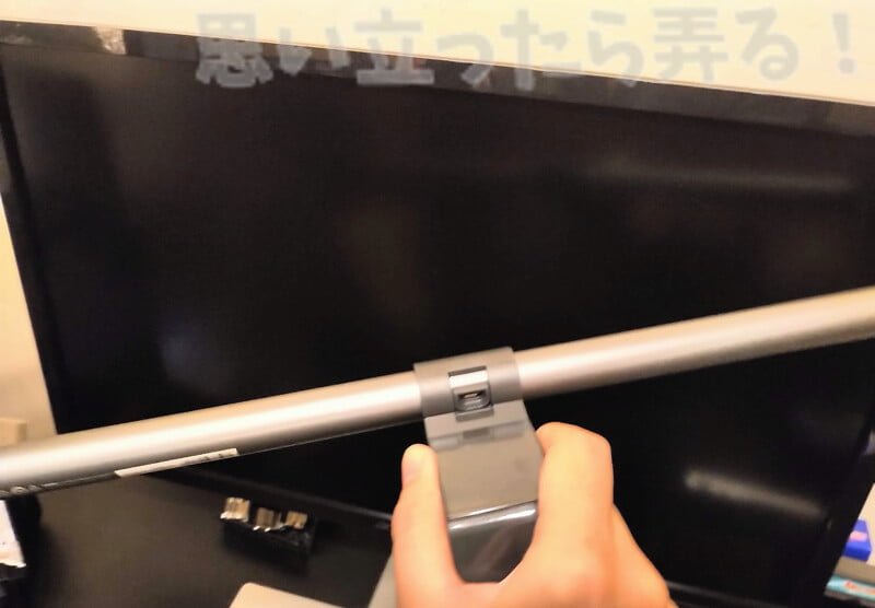 スクリーンバーLEDライトの電源はmicroUSB端子で給電する