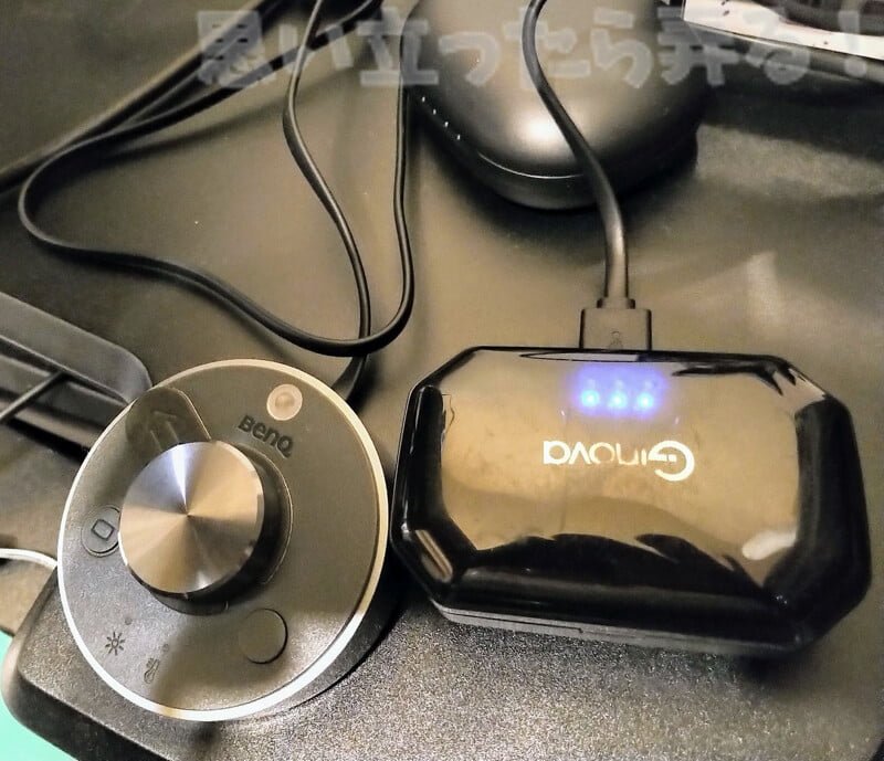 液晶ディスプレイにUSBポートが無いのでモバイルバッテリーで給電してみた