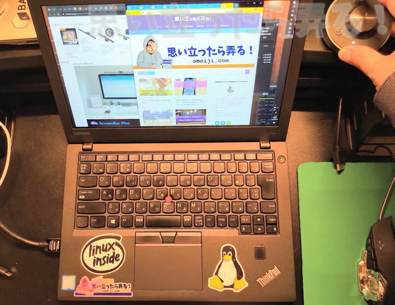 BenQ ScreenBarで暖かみのある調光で心地よいデスクトップ環境を