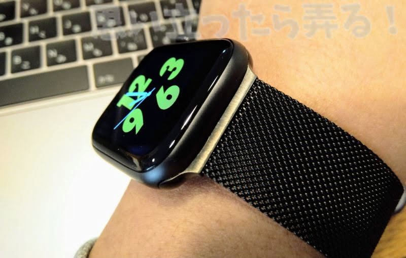 ブラックのミラネーゼループとブラックのApple Watchコーディネート(パチモノ)