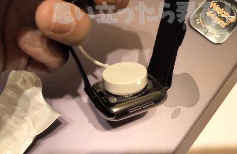 本物同様無接点充電が可能な偽Apple Watch