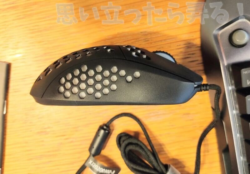 GameSir VX2ゲーミングマウスの右側側面