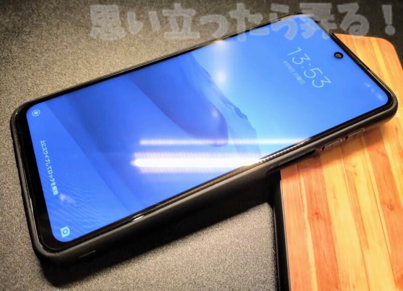 背面はガラスだけど側面はソフトなのでぴったりフィットするRedmi Note 9Sケース