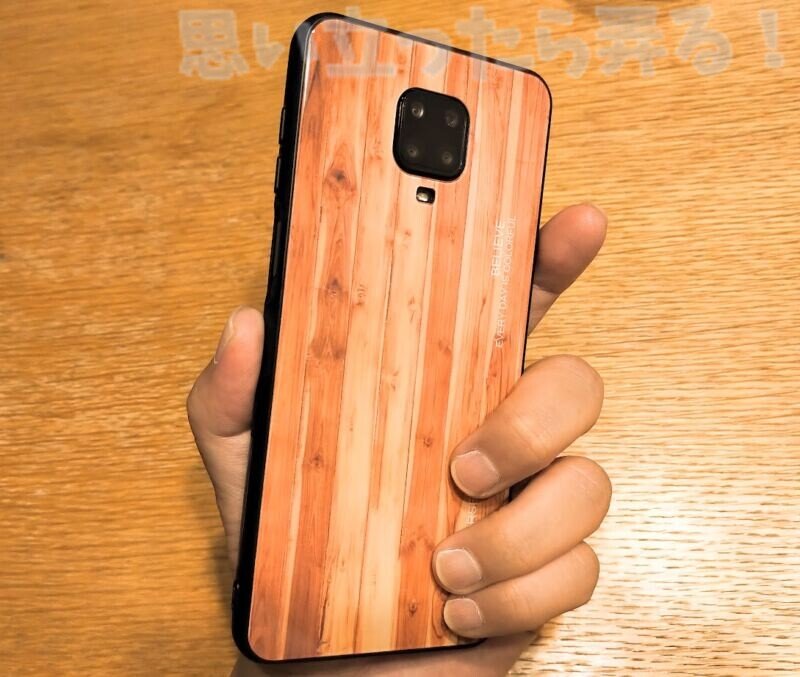 スリムなケースだからRedmi Note9Sを持った感じも裸に近い感覚