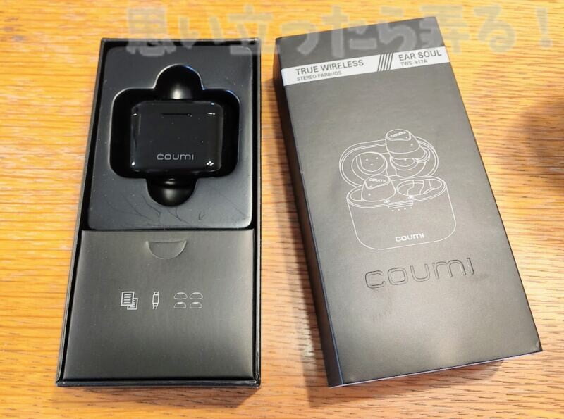 上品な黒を基調としたCoumi TWS 817Aの製品パッケージ