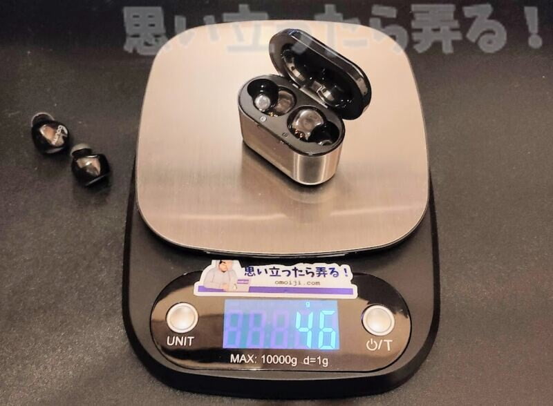 バッテリ内蔵の収納ケースの重量は46グラム