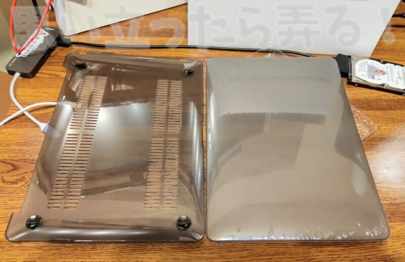M1 MacBook Airに対応した半透明のカバー