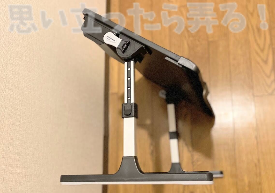 デスクの天板の傾斜角度をつけてみた