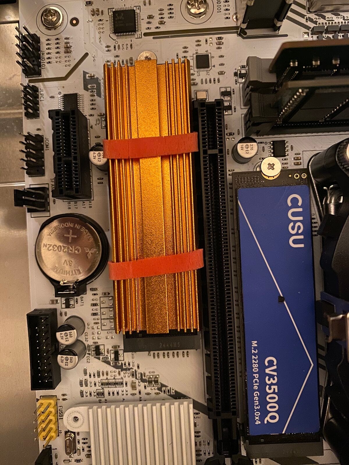 DDR4メモリとNVMeスロットを搭載したX99マザーボードの全体像