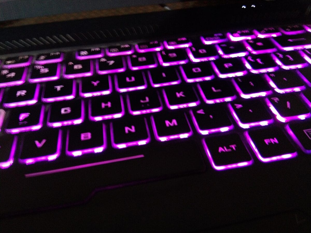 バックライト付きキーボード。キー割り当てを自由に変更できるKeyboard Managerのイメージ